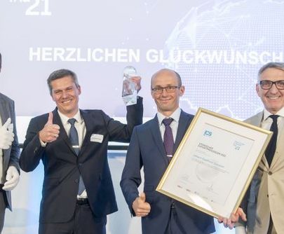 ICS-Aufsichtsratsvorsitzender Jürgen Roth, FISCH- Tools Geschäftsführer Christoph Riegler und Andreas Eberhard, WKO Steiermark Präsident Josef Herk bei der Überreichung der Exporttrophäe und Urkunde.