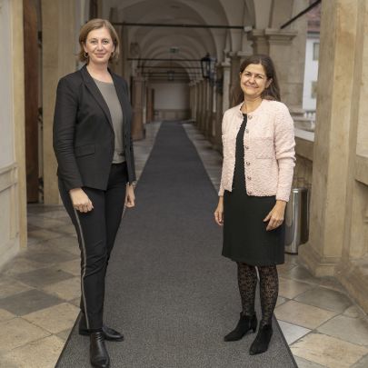 Soziallandesrätin Doris Kampus (re.) und Wirtschaftslandesrätin Barbara Eibinger-Miedl