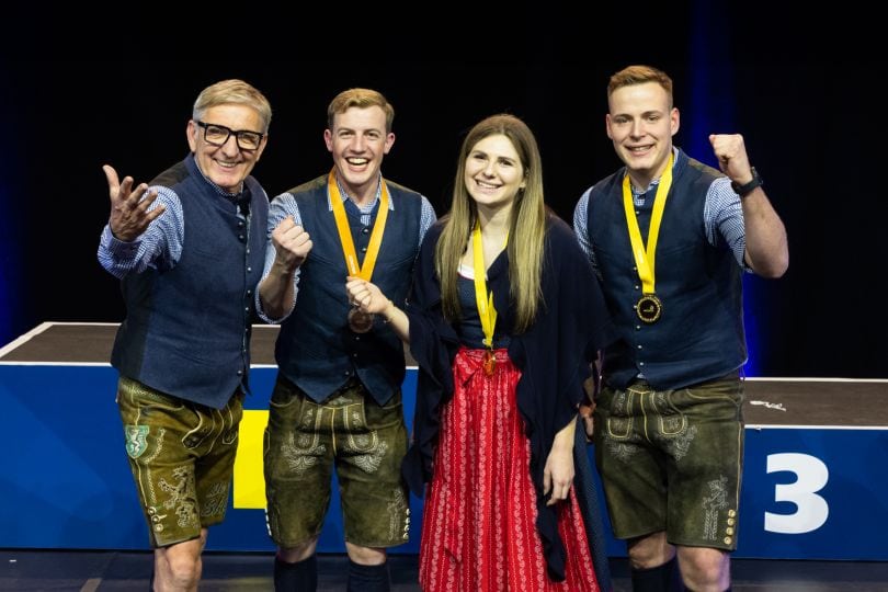 WKO Steiermark Präsident Josef Herk gratuliert den steirischen Medaillengewinnern Wolfgang Ramminger, Nicola Hochegger und Christoph Pessl