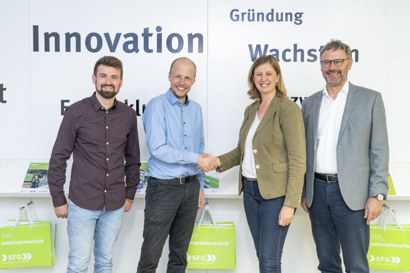 Daniel Fürhapter, Philipp Eisele (Kraken GmbH), LR Barbara Eibinger-Miedl, Gerd Holzschlag (SFG)