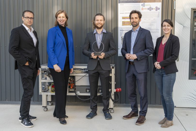 Geschäftsführer SFG Christoph Ludwig, Landesrätin Barbara Eibinger-Miedl, Joshua Eder, Alexander Trattner und Bianca Grabner von HyCentA