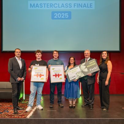 Christoph Ludwig (GF SFG), Thorsten Krauss (Gewinner – Distillery Krauss GmbH), Lukas Bernauer (3. Platz, Yflavour), Daria DE Astis und Sepp Mosshammer (3. Platz – Fleischerei Mosshammer GmbH), Susanne Urschler (Leitung Styrian Food Hub)