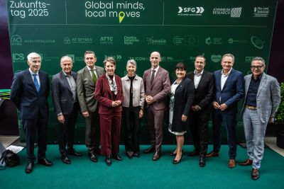 General Robert Brieger, Heinz Mayer (GF JR), Innovationsminister Peter Hanke, Sabine Herlitschka (Vorstandsvorsitzende Infineon), Gaby Schaunig (LHStv. Kärnten), Landesrat Willibald Ehrenhöfer, Manuela Khom (LHStv. Steiermark), Christoph Ludwig (GF SFG), Robert-Jan Smits, Christian Clerici