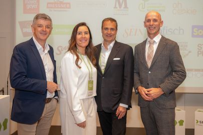Gerhard Rohrer (Bürgermeister St. Veit in der Südsteiermark), Susanne Urschler (Leiterin Styrian Food Hub, SFG), SFG-Geschäftsführer Christoph Ludwig und Wirtschaftslandesrat Willibald Ehrenhöfer