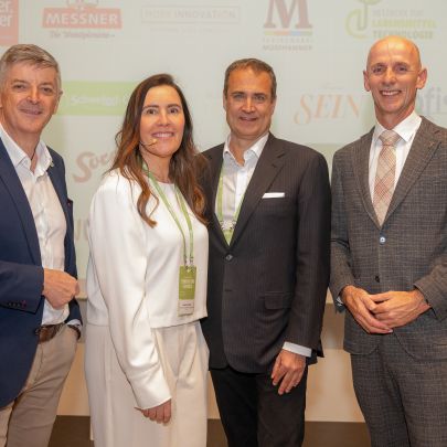 Gerhard Rohrer (Bürgermeister St. Veit in der Südsteiermark), Susanne Urschler (Leiterin Styrian Food Hub, SFG), SFG-Geschäftsführer Christoph Ludwig und Wirtschaftslandesrat Willibald Ehrenhöfer