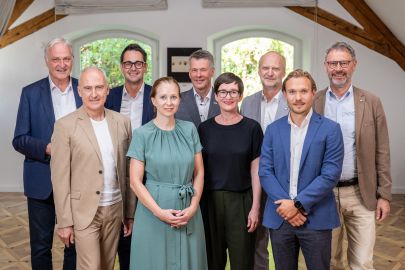 Peter Moser (Rektor Montanuniversität Leoben), Heinz Mayer (Geschäftsführer JOANNEUM RESEARCH), Kurt Satzinger (Senior Vice President R&D and Innovation voestalpine);Katharina Kern (SFG), Horst Bischof (Rektor TU Graz), Henriette Spyra (Sektionschefin Sektion III „Innovation und Technologie“ BMIMI), Stefan Rohringer (Country R&D Officer Austria Infineon Technologies), Daniel Krautzer und Gerd Holzschlag (SFG)